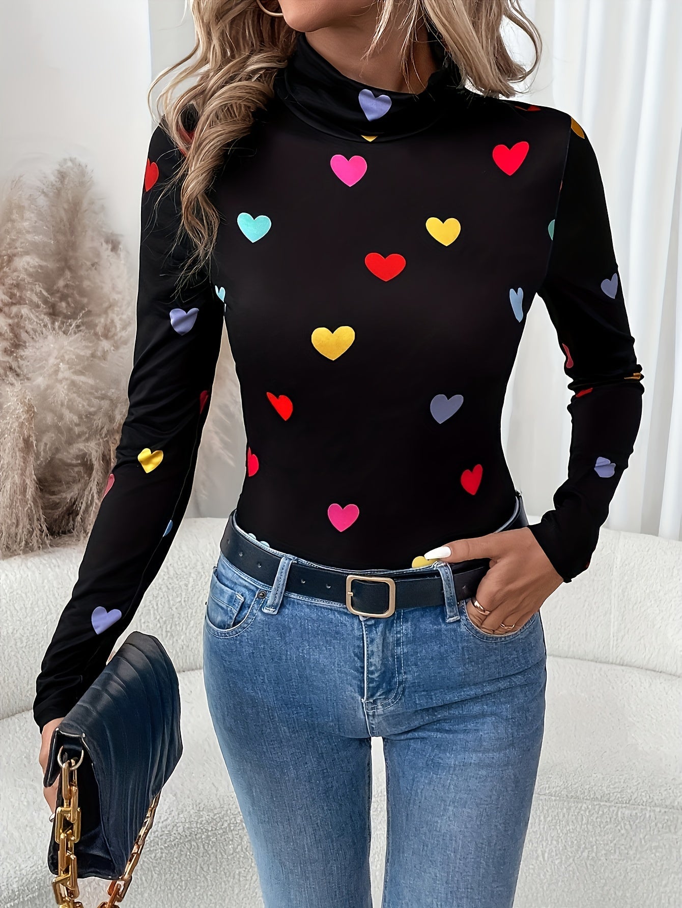 Jeanette | Elegancka koszulka z długim rękawem i wysokim kołnierzem w serca na Walentynki