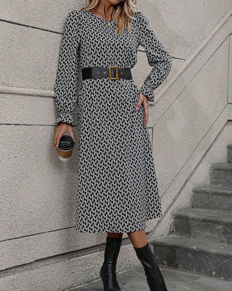 Sukienka z nadrukiem na okrągłym dekolcie