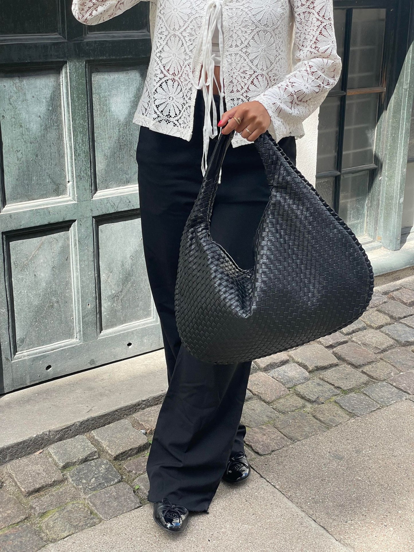 Woven handbag as a must-have