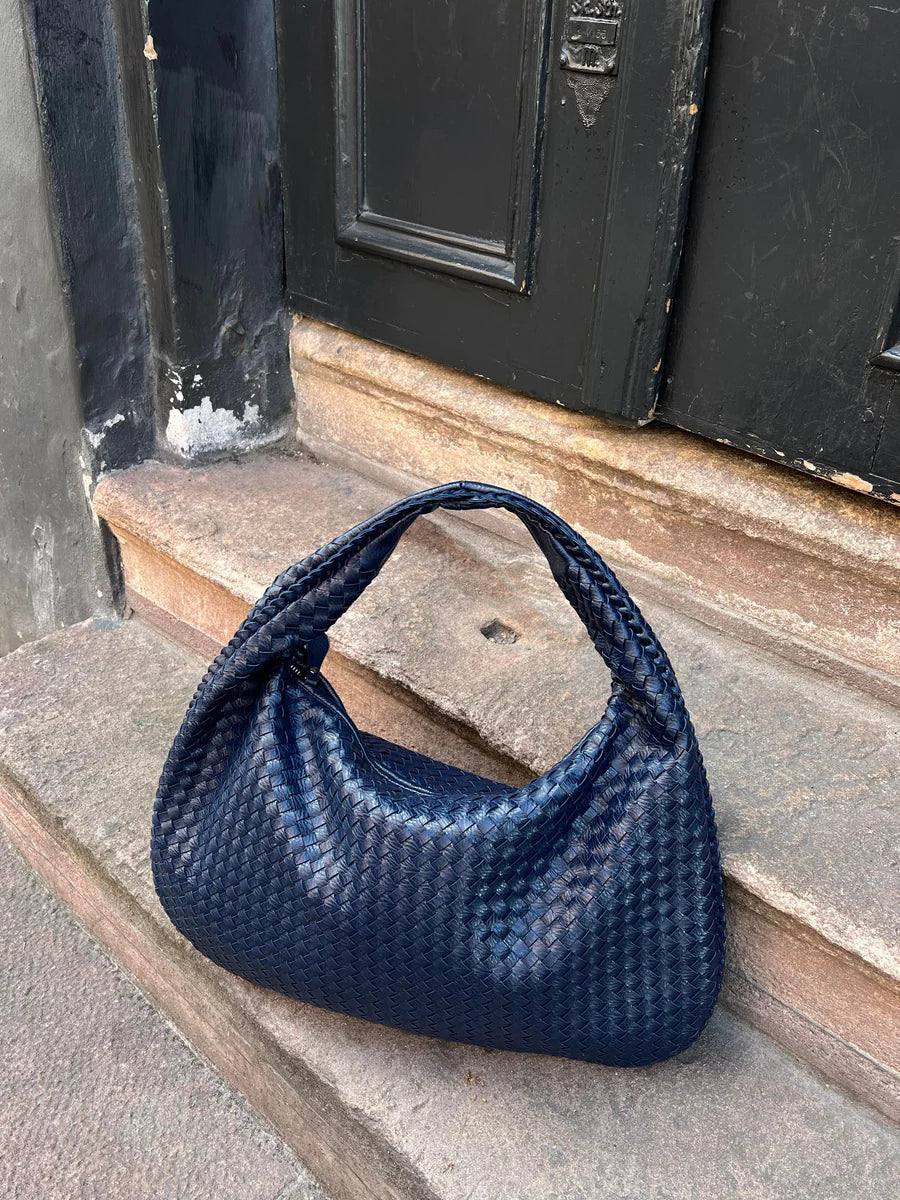 Woven handbag as a must-have