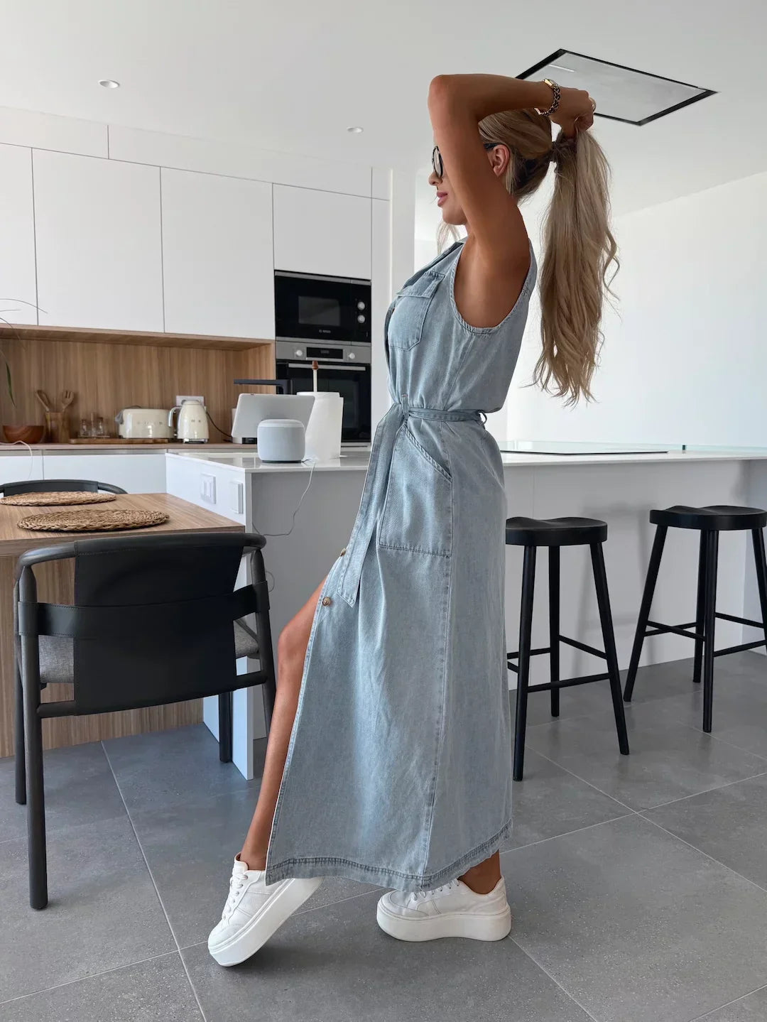 DANIËLA – WYGODNA SUKIENKA DENIM BEZ RĘKAWÓW