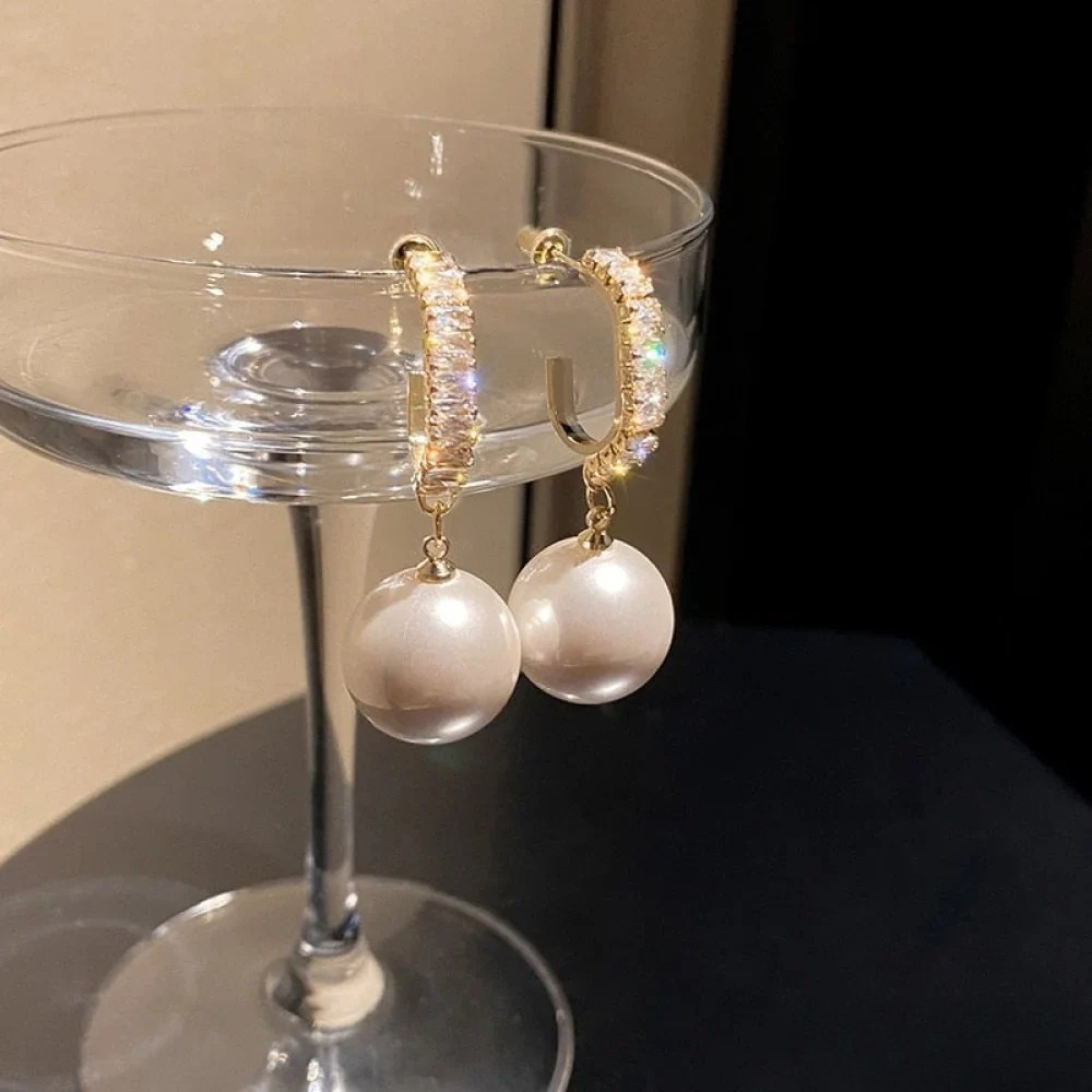 Eleganckie kolczyki z perłami i cyrkoniami