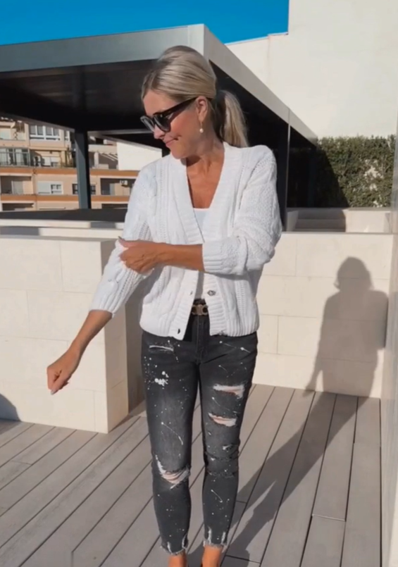 Sweter z guzikami