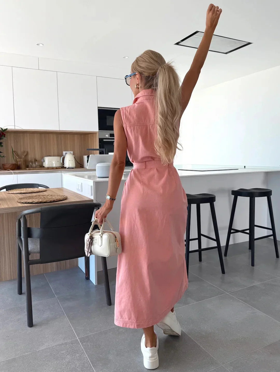 DANIËLA – WYGODNA SUKIENKA DENIM BEZ RĘKAWÓW