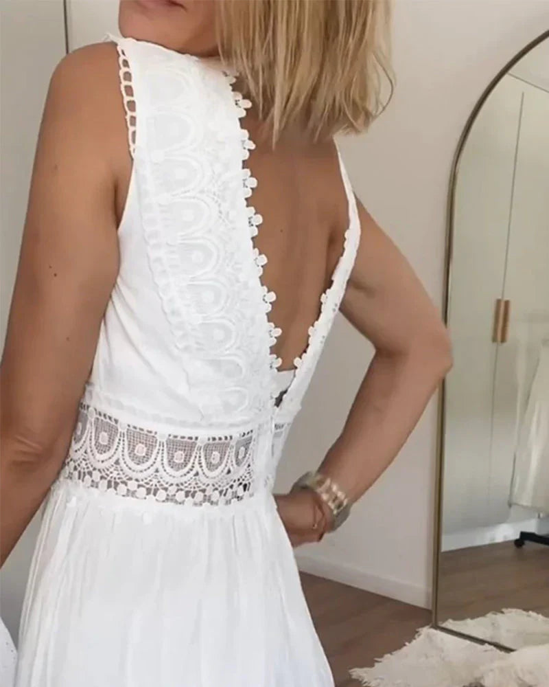 La Creme | biała maxi sukienka koronkowa z dekoltem w serek boho falbany
