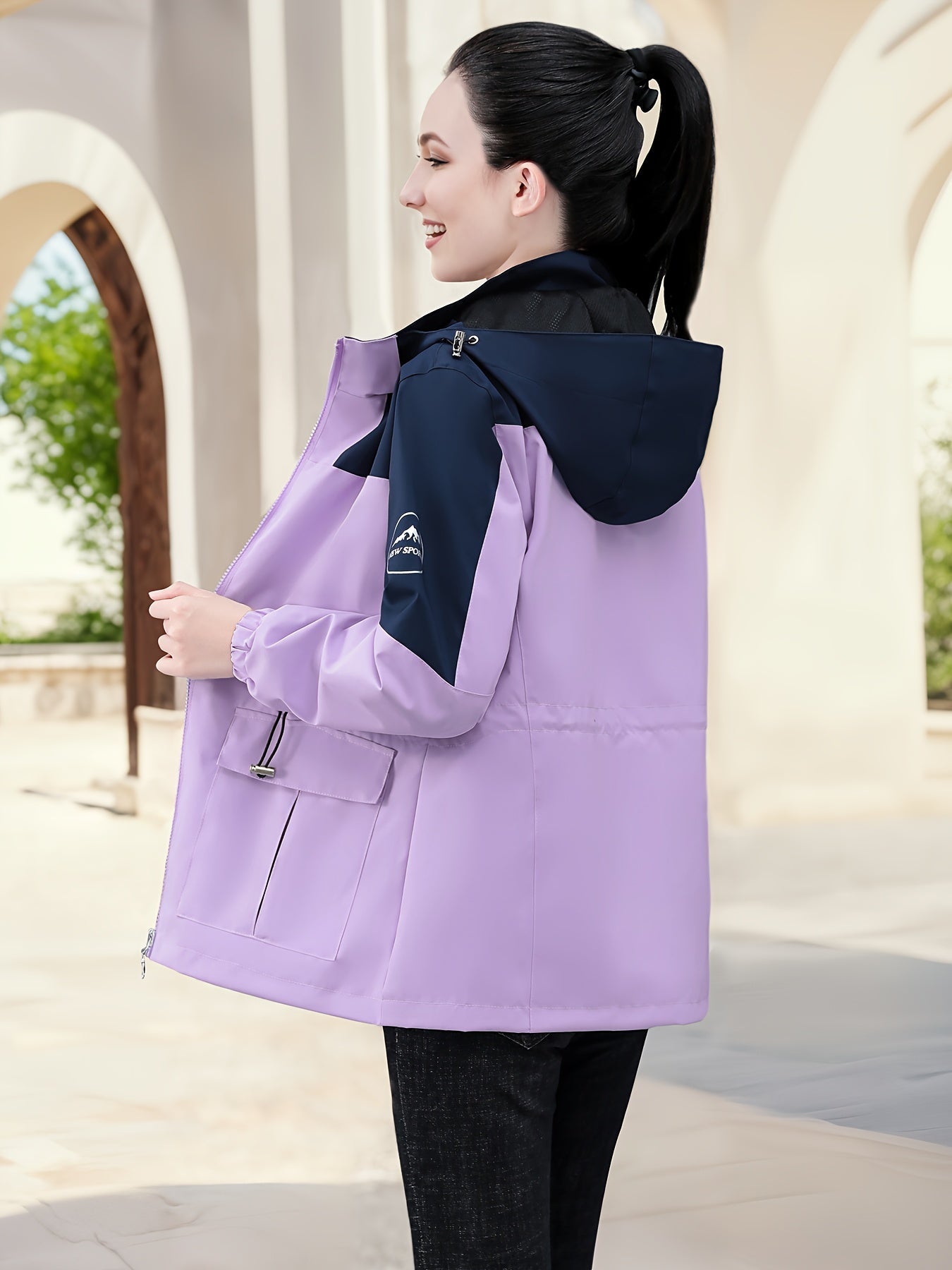 Femke | Damska casual wodoodporna kurtka outdoor z kapturem i designem w kolorowe bloki
