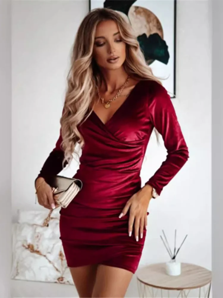 Elegancka Sukienka z V-dekoltem – Nadaj swojej sylwetce stylu