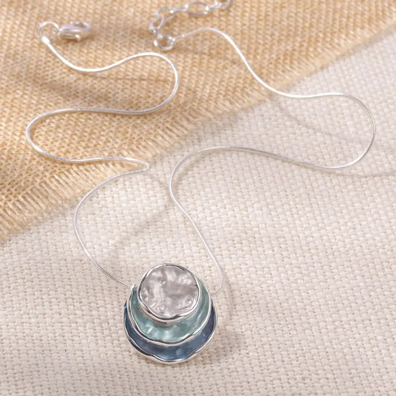 Naszyjnik warstwowy z medalionem – Elegancja