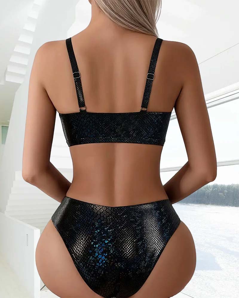 Bikini z nadrukiem węża i wiązaniem na klatce piersiowej, wysokim stanem i trójkątem