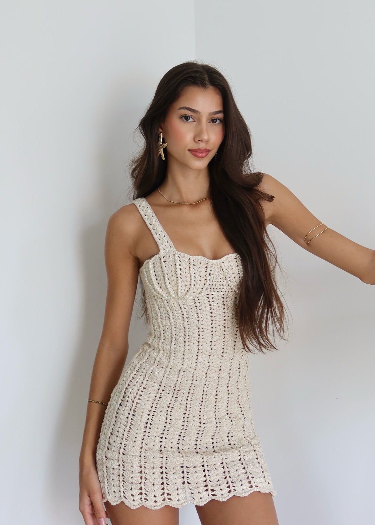 Sukienka damska – mini bodycon z dekoltem w kształcie serca
