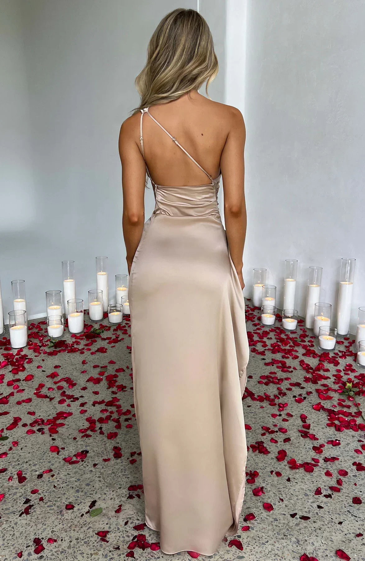Yara – Asymetryczna Maxi-sukienka