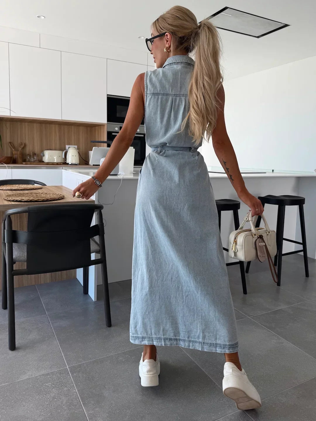 DANIËLA – WYGODNA SUKIENKA DENIM BEZ RĘKAWÓW