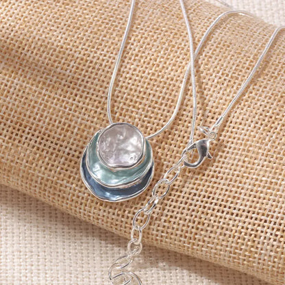 Naszyjnik warstwowy z medalionem – Elegancja