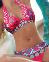 Bikini z dekoltem halter i kwiatowymi i geometrycznymi nadrukami