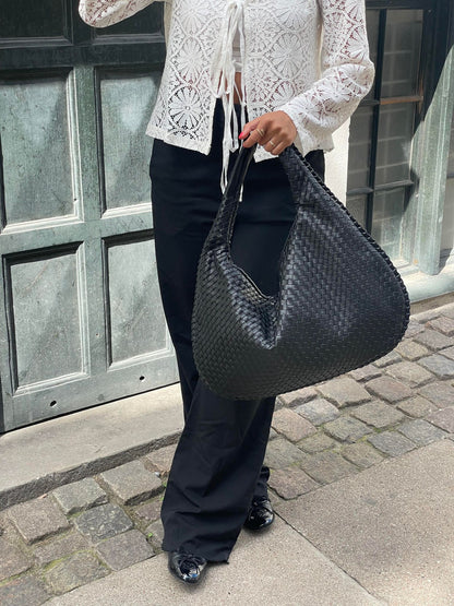 Woven handbag as a must-have