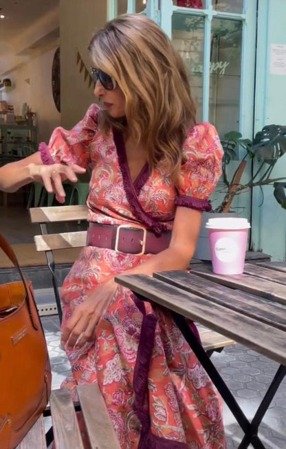 Hailey - Elegancka Różowa Sukienka Maxi z Krótkim Rękawem