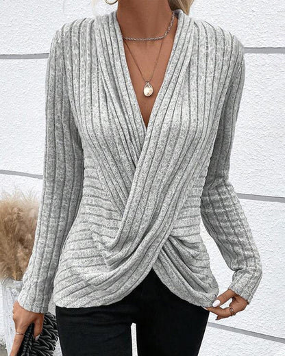 Sweter z dekoltem w serek