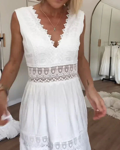 La Creme | biała maxi sukienka koronkowa z dekoltem w serek boho falbany