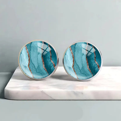 Kolczyki okrągłe – Turkusowy wzór artystyczny ze złotymi akcentami