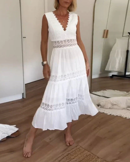 La Creme | biała maxi sukienka koronkowa z dekoltem w serek boho falbany