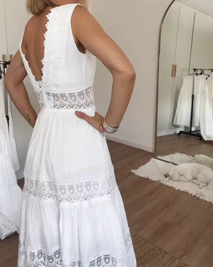 La Creme | biała maxi sukienka koronkowa z dekoltem w serek boho falbany