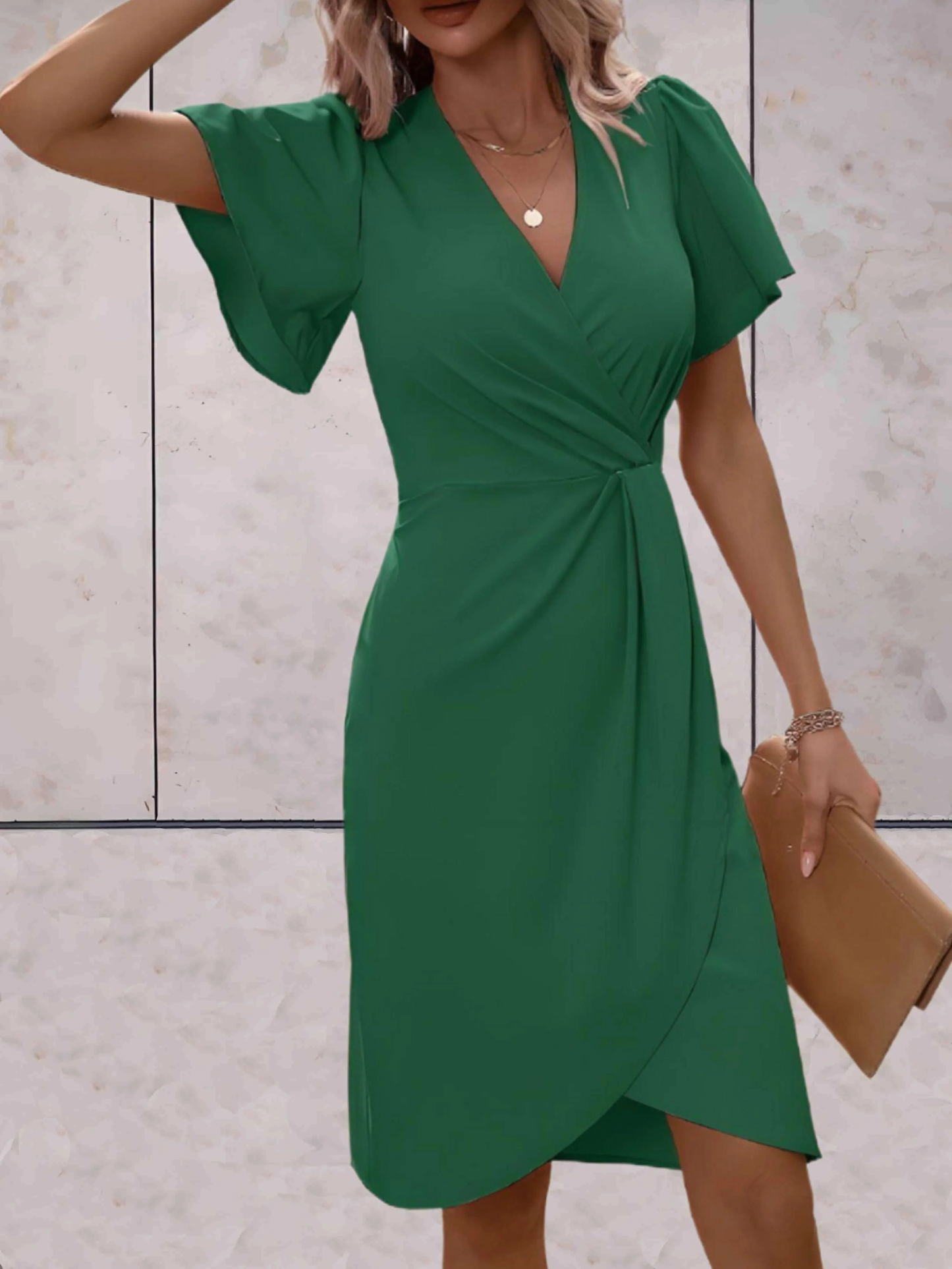 Sukienka kopertowa z dekoltem w serek – Elegancka midi z rękawami motylkowymi
