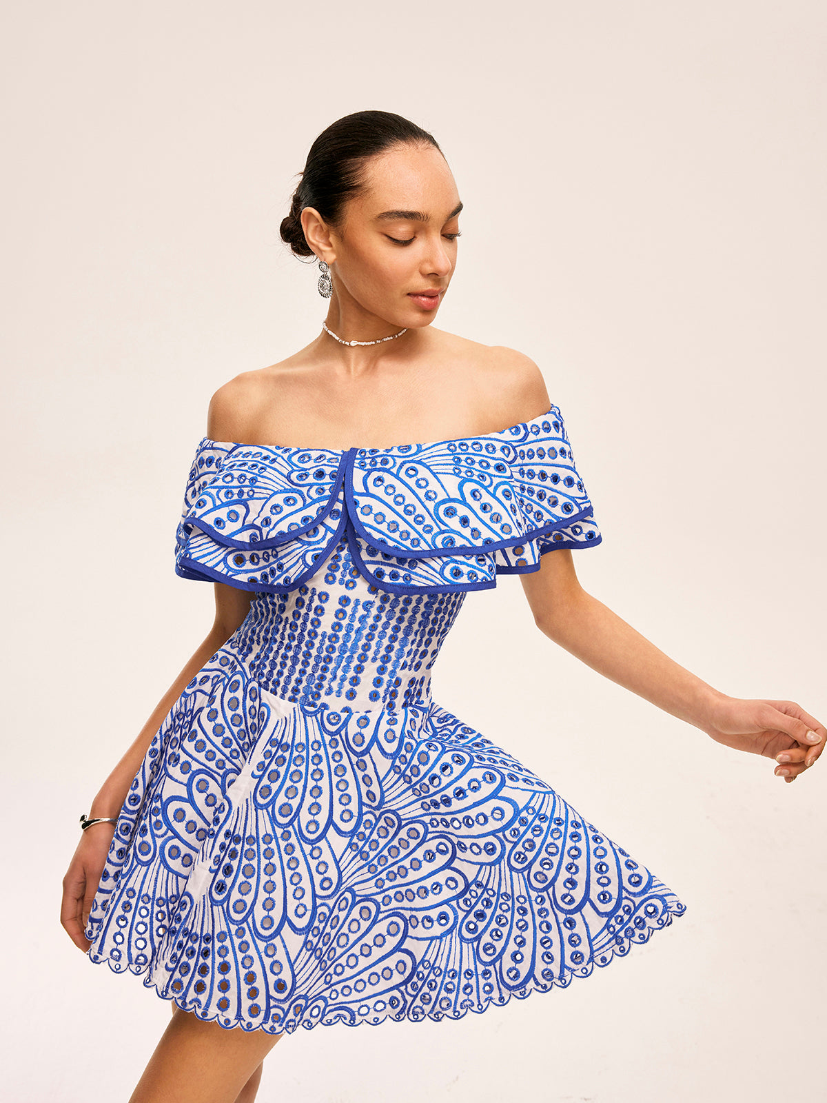 Hanna - Półprzezroczysta sukienka off-shoulder z falbanami