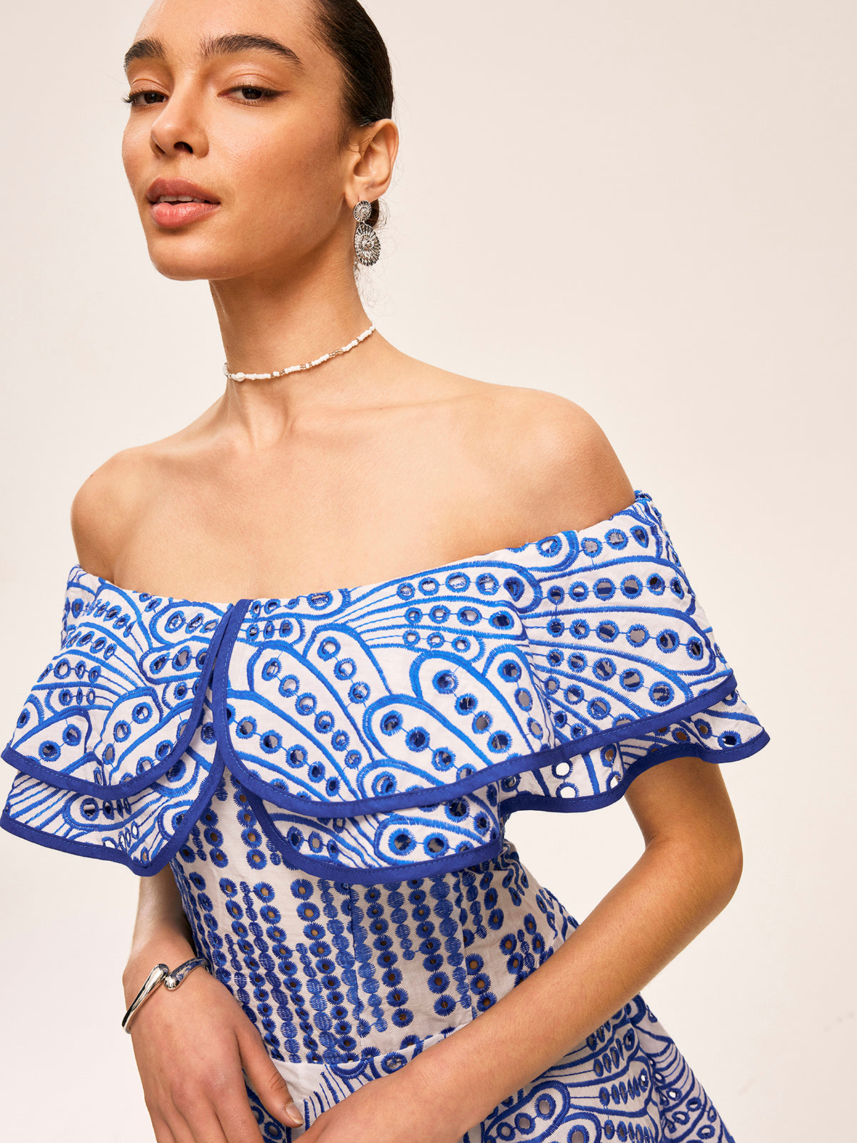 Hanna - Półprzezroczysta sukienka off-shoulder z falbanami