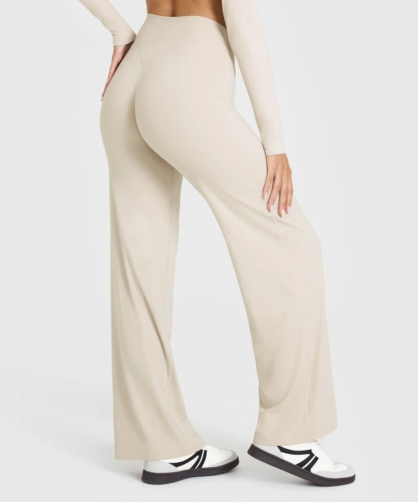 FlowFit Elite - Wyglądaj bez wysiłku elegancko, czując się jak w chmurze