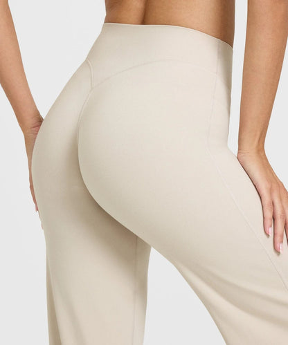 FlowFit Elite - Wyglądaj bez wysiłku elegancko, czując się jak w chmurze