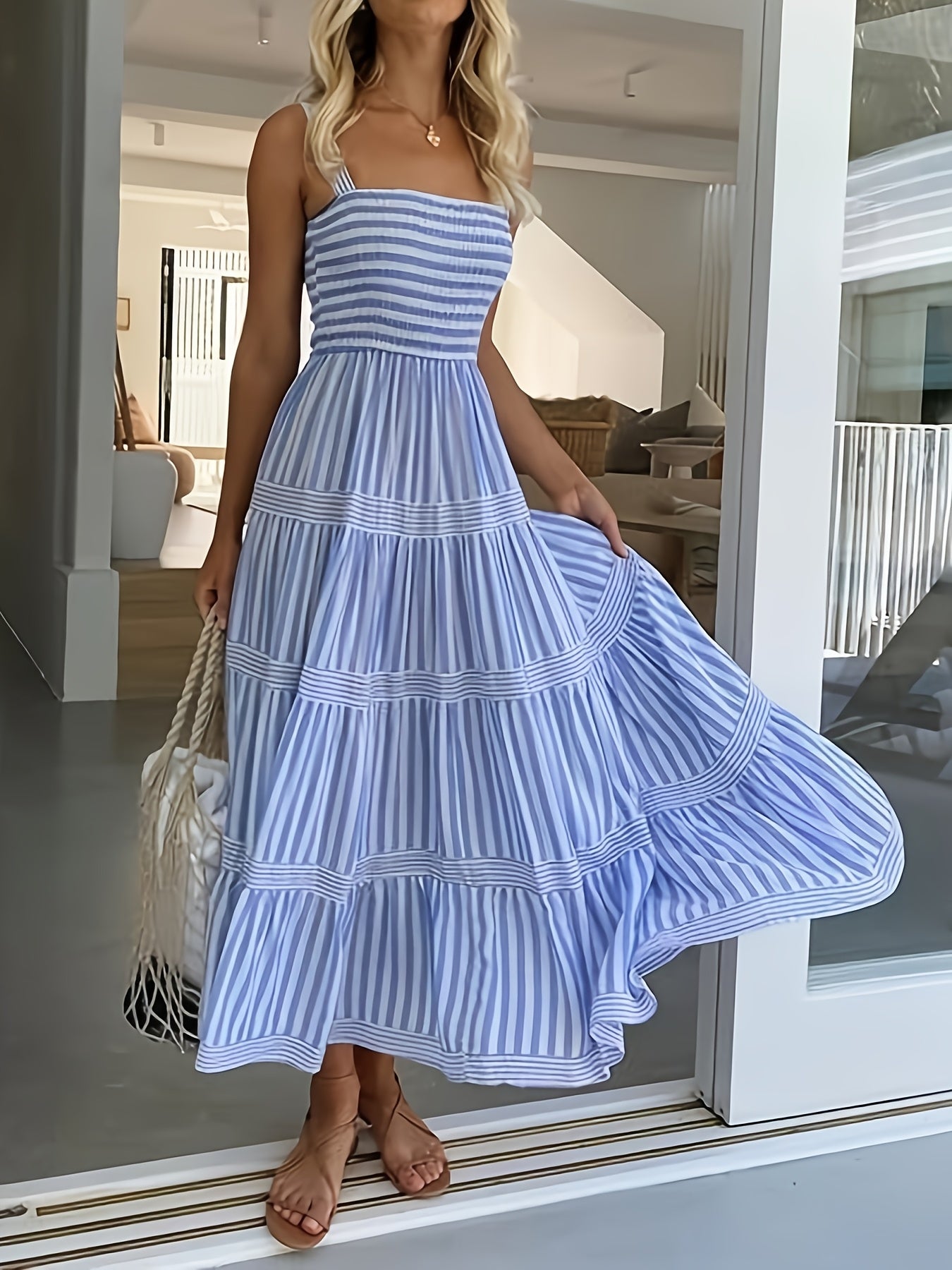 Darla | Stylowa Maxi Sukienka w Paski z Eleganckim Krojem