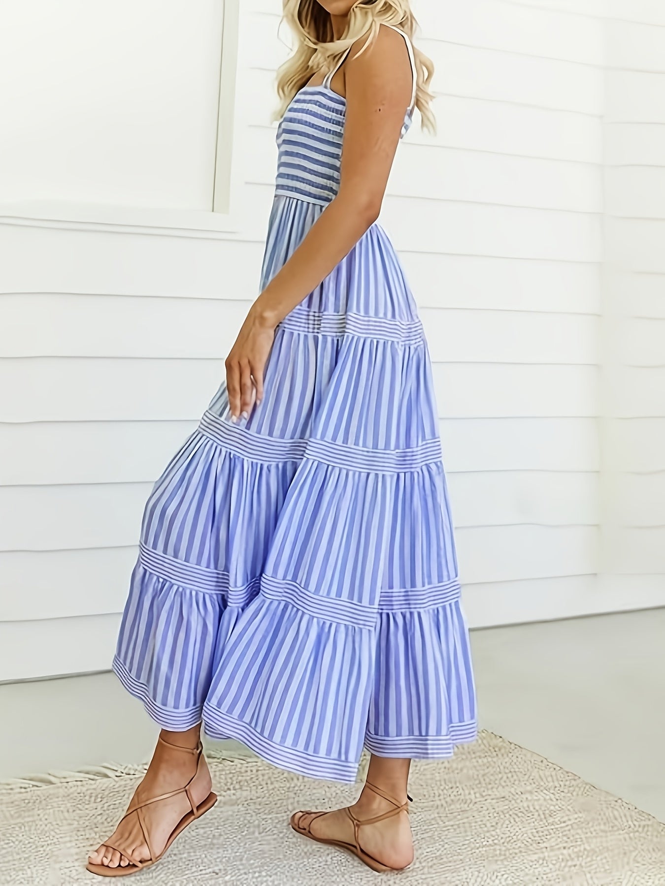 Darla | Stylowa Maxi Sukienka w Paski z Eleganckim Krojem