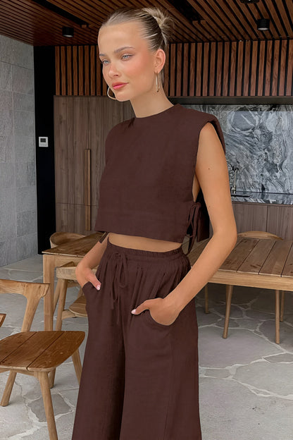 Zestaw Léonie - Elegancki, dwuczęściowy letni zestaw lniany dla kobiet (krótki top + spodnie)