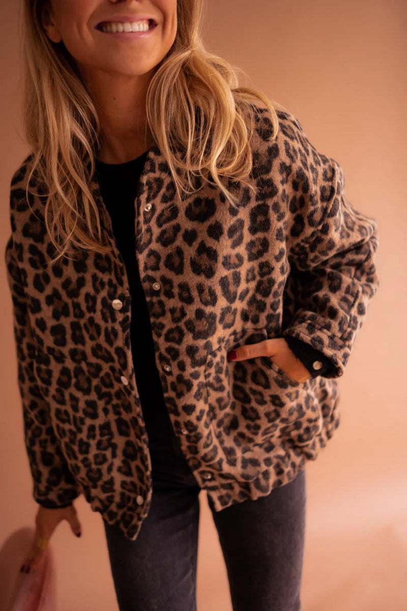 Oversize Kurtka Bomber w Lwa - Modny Styl i Optymalny Komfort