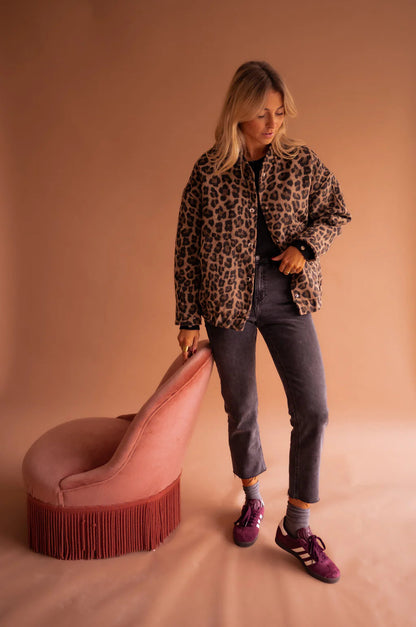 Oversize Kurtka Bomber w Lwa - Modny Styl i Optymalny Komfort