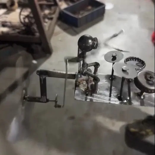 RockBeater Pro - Ręcznie robiony perkusista ogrodowy, który nigdy nie przestaje grać