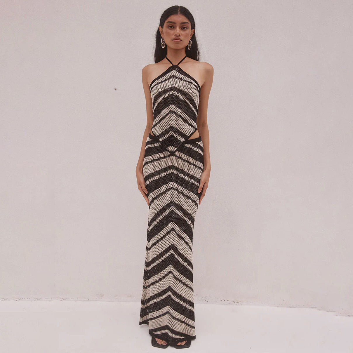 Sukienka damska – midi, bodycon, halter, geometryczne wzory