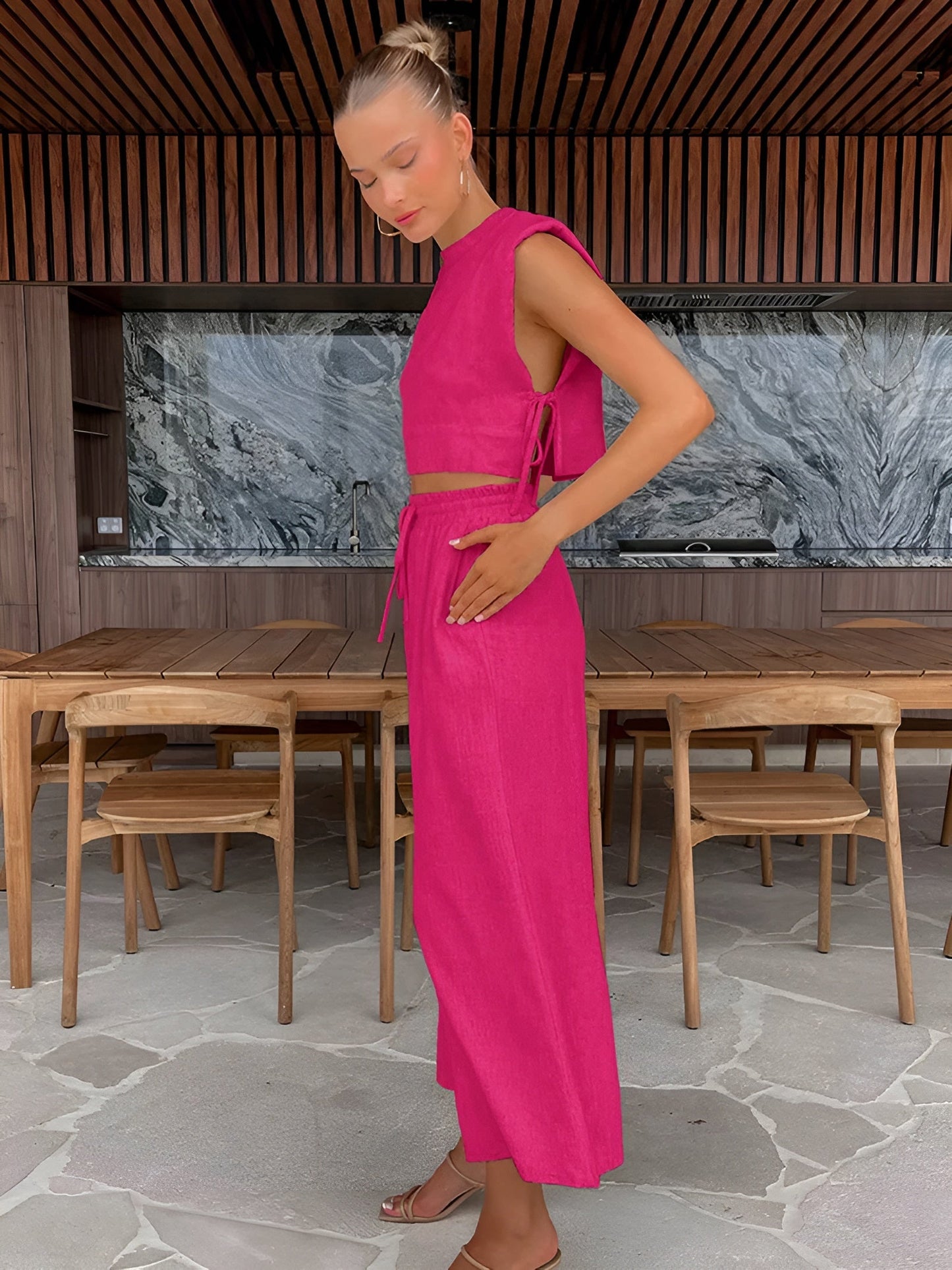 Zestaw Léonie - Elegancki, dwuczęściowy letni zestaw lniany dla kobiet (krótki top + spodnie)