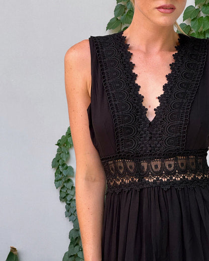 Ninfea | Bezrękawnikowa Sukienka Midi w Stylu Boho z Koronkowymi Detalami