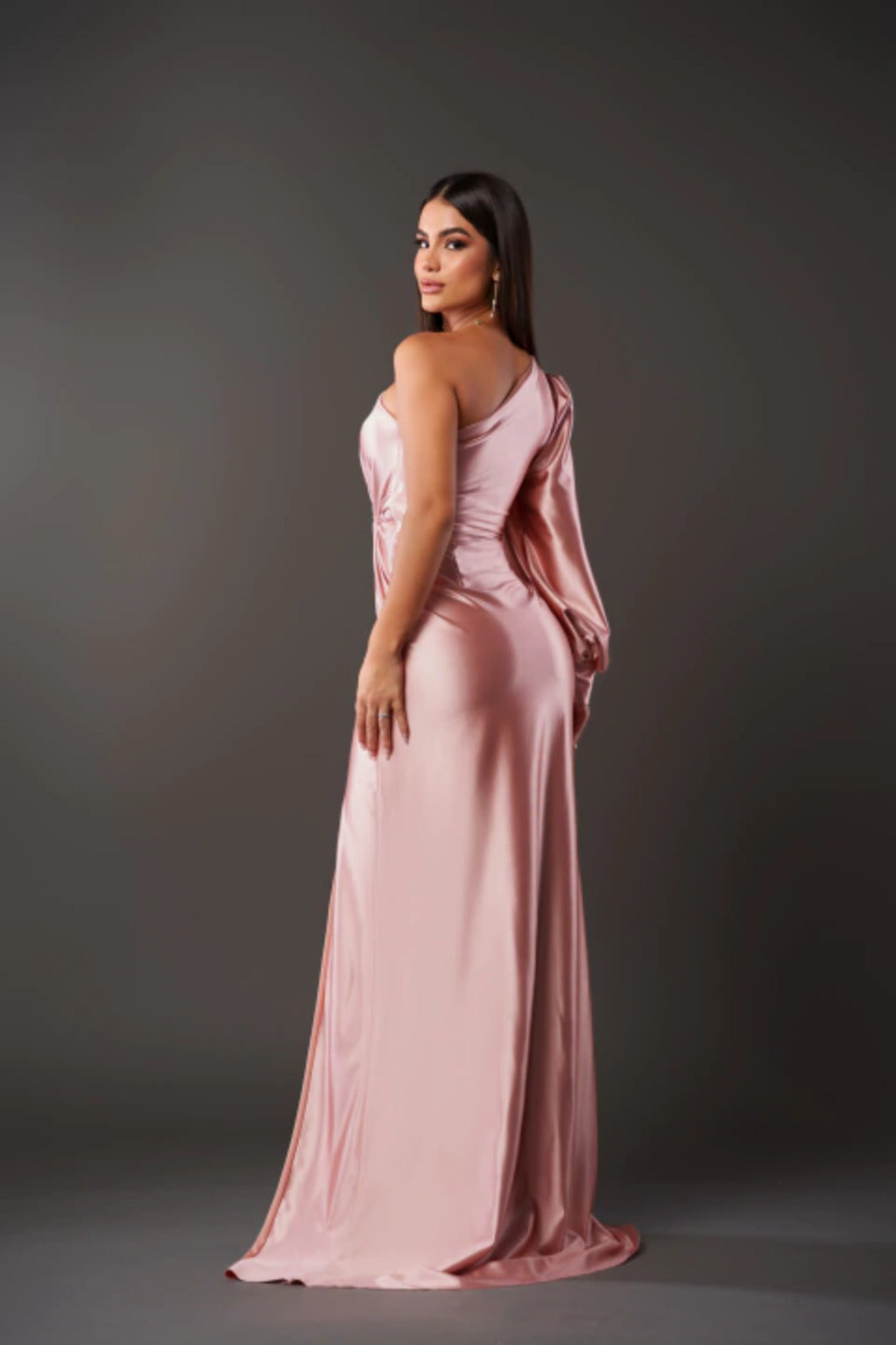 Becca | Sukienka Maxi na Jedno Ramię – Satynowy Styl