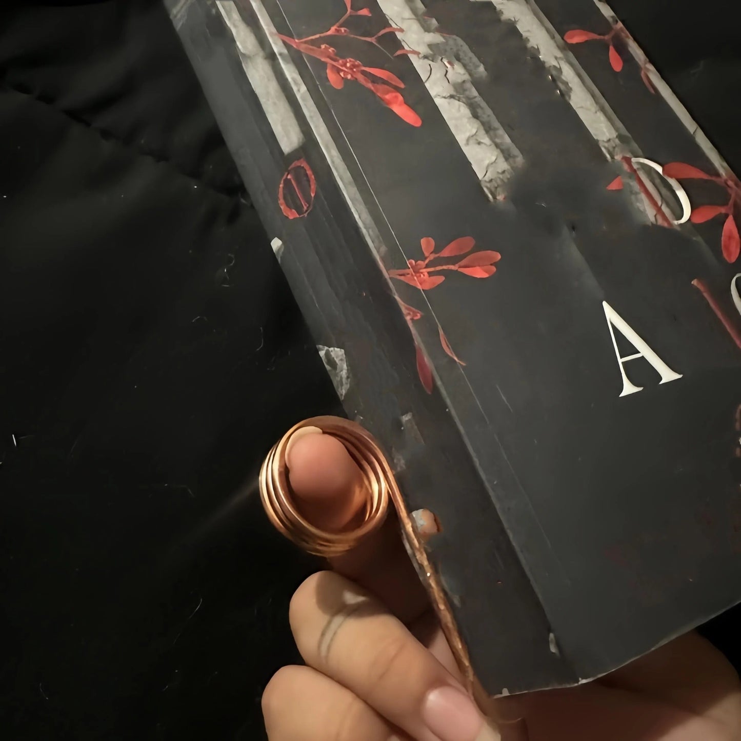 ReadEase - Trzymaj swoją książkę otwartą bez rąk i czytaj w czystym komforcie (1+1 gratis w cenie z 50% zniżką)