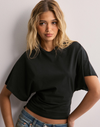 Amaya – Modna T-shirt z Szerokimi Rękawami